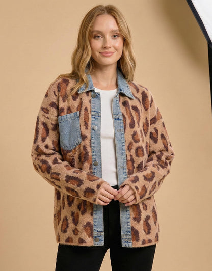 Seiden- & Spitzen-Shacket mit Leopardenmuster und Strickbesatz aus Denim